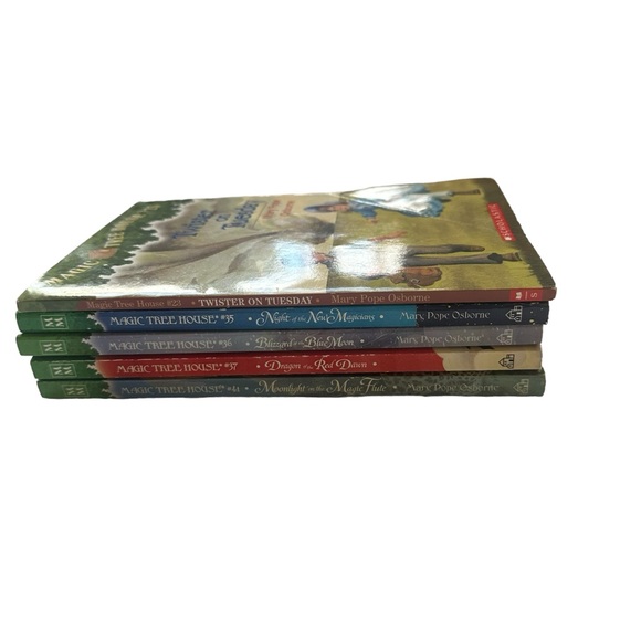 SOLD Magic Tree House - Children’s Paperback Book Set- 5 Books in Set. - Picture 3 of 13